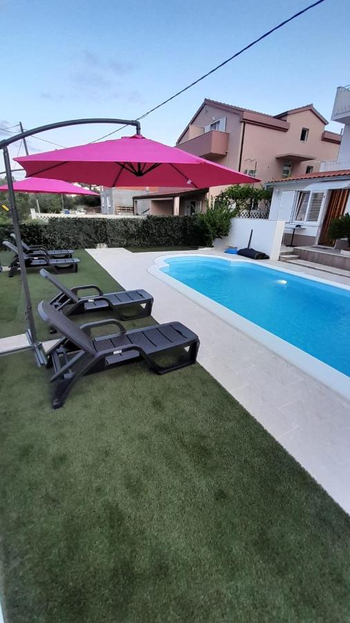 Apartments Mihovilovic - 50 M From Beach Slatine Eksteriør bilde
