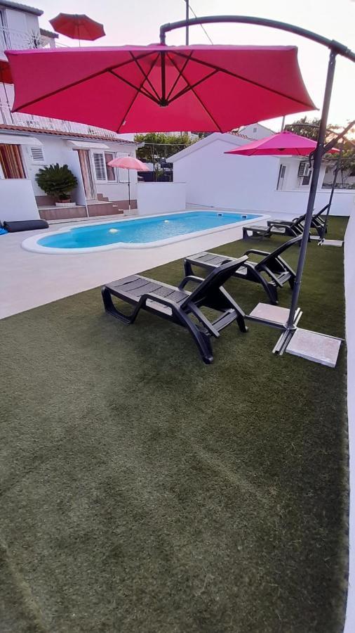 Apartments Mihovilovic - 50 M From Beach Slatine Eksteriør bilde