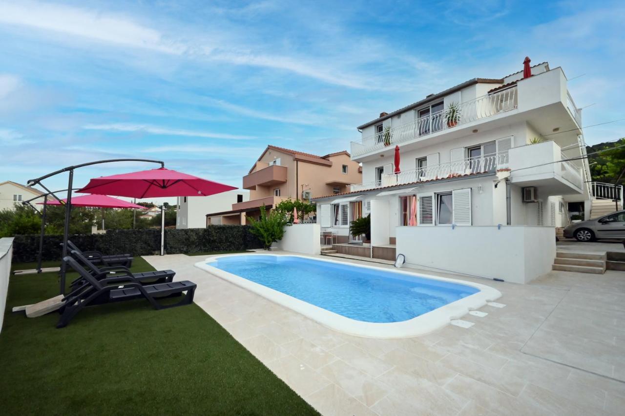 Apartments Mihovilovic - 50 M From Beach Slatine Eksteriør bilde
