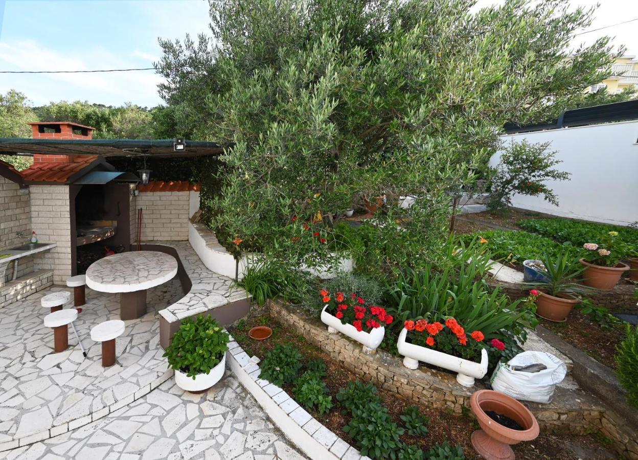 Apartments Mihovilovic - 50 M From Beach Slatine Eksteriør bilde