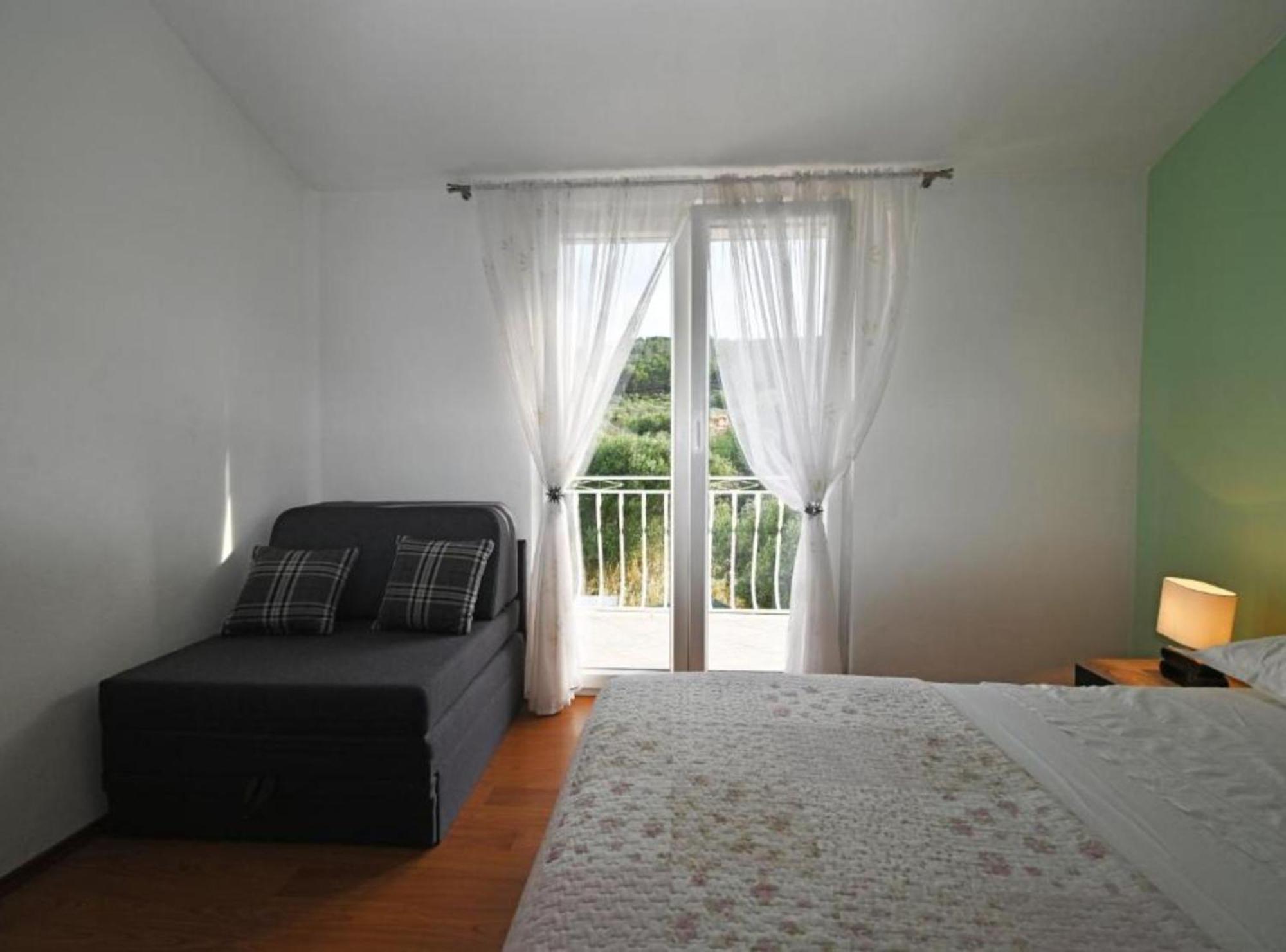 Apartments Mihovilovic - 50 M From Beach Slatine Eksteriør bilde