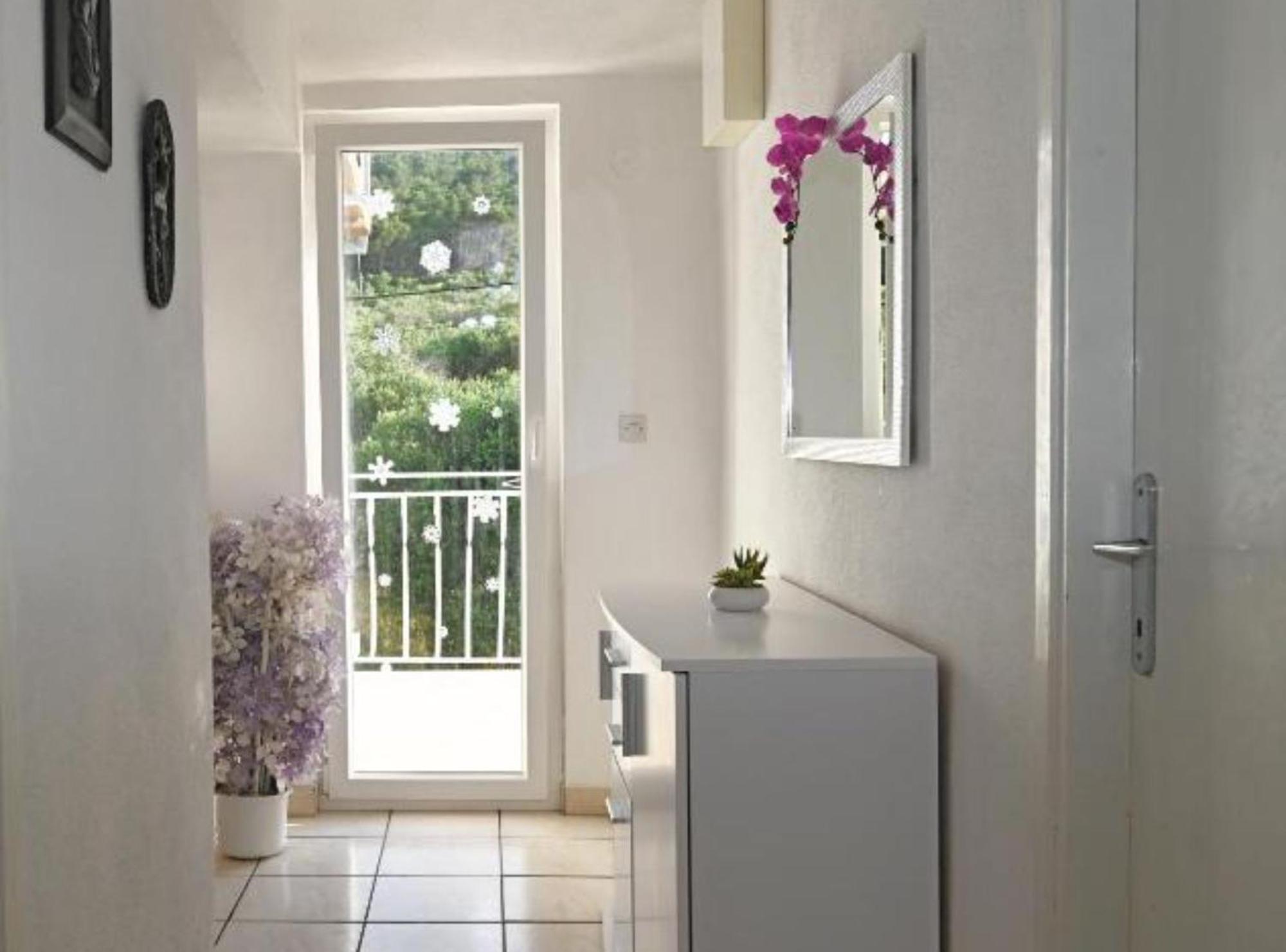 Apartments Mihovilovic - 50 M From Beach Slatine Eksteriør bilde