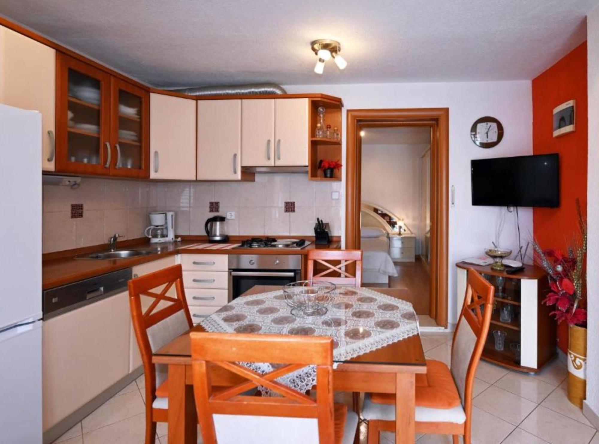Apartments Mihovilovic - 50 M From Beach Slatine Eksteriør bilde