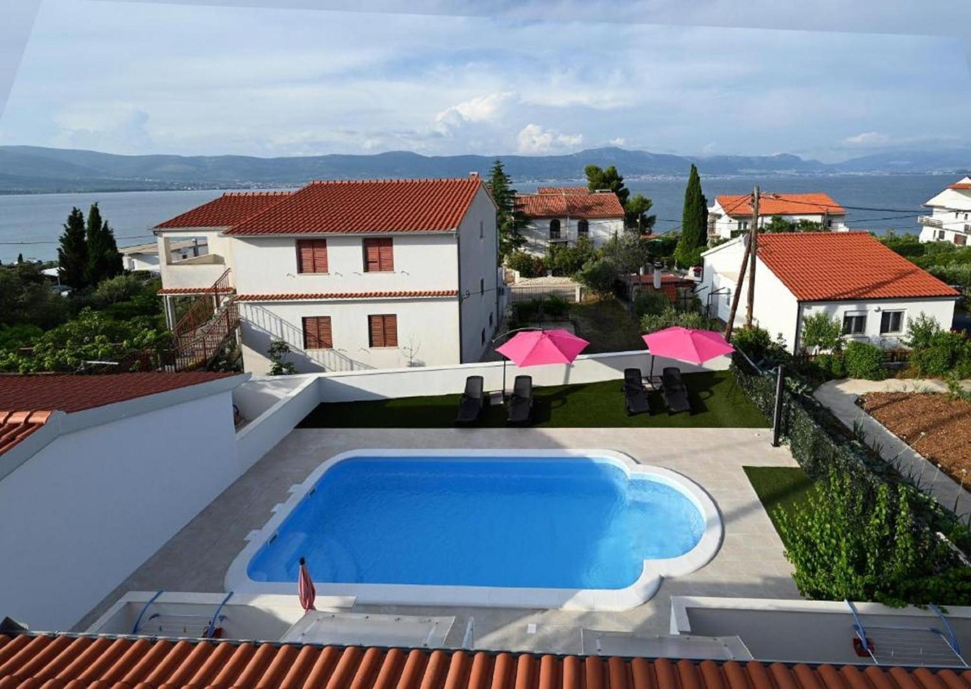 Apartments Mihovilovic - 50 M From Beach Slatine Eksteriør bilde