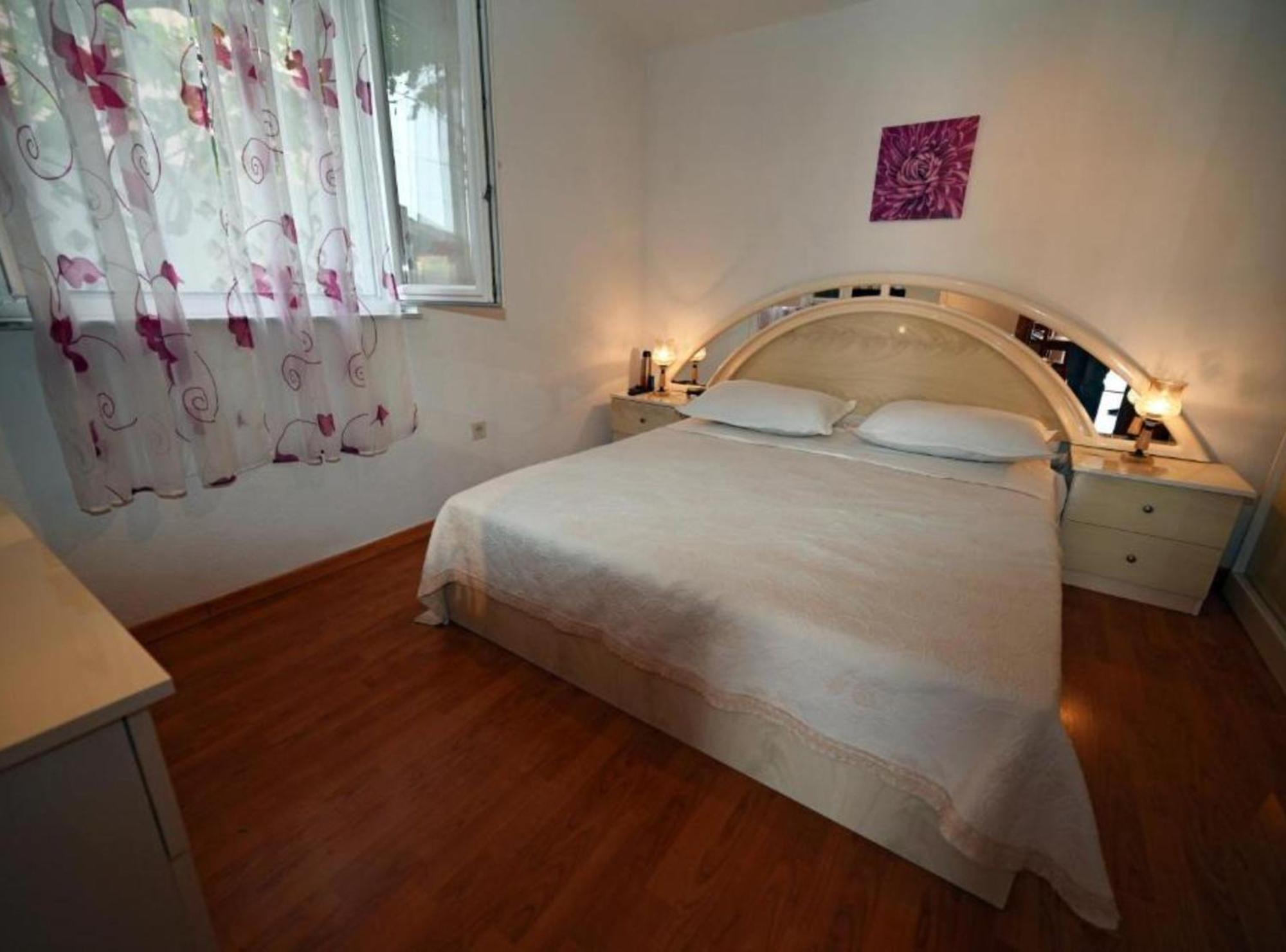 Apartments Mihovilovic - 50 M From Beach Slatine Eksteriør bilde