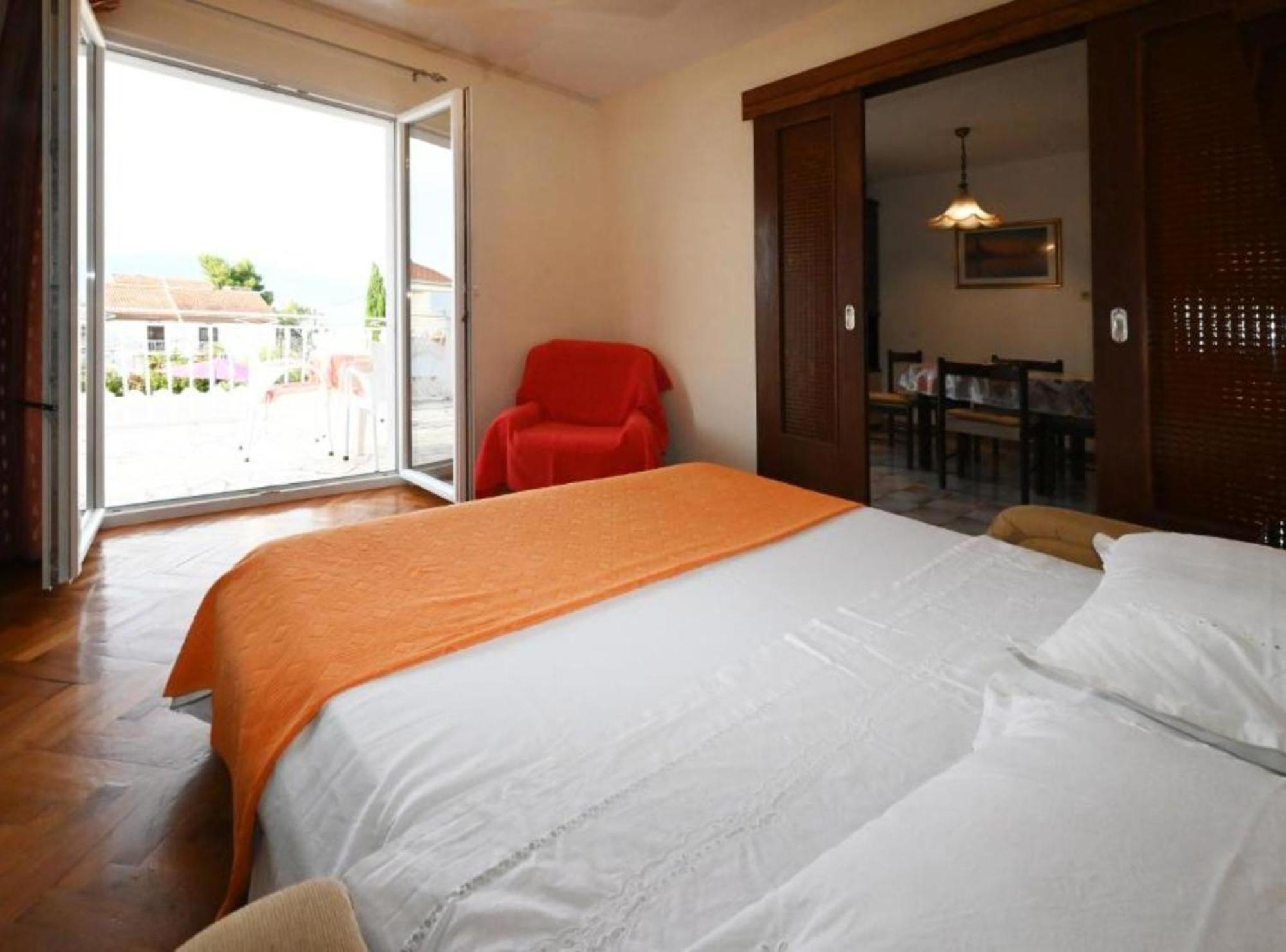 Apartments Mihovilovic - 50 M From Beach Slatine Eksteriør bilde